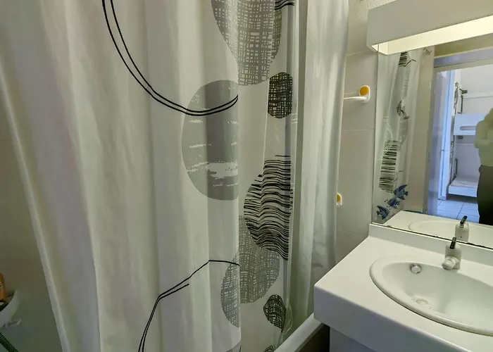 T2 Avec Terrasse Et Vue A 50m De La Plage, Avec Piscine - Fr-1-607-11 *